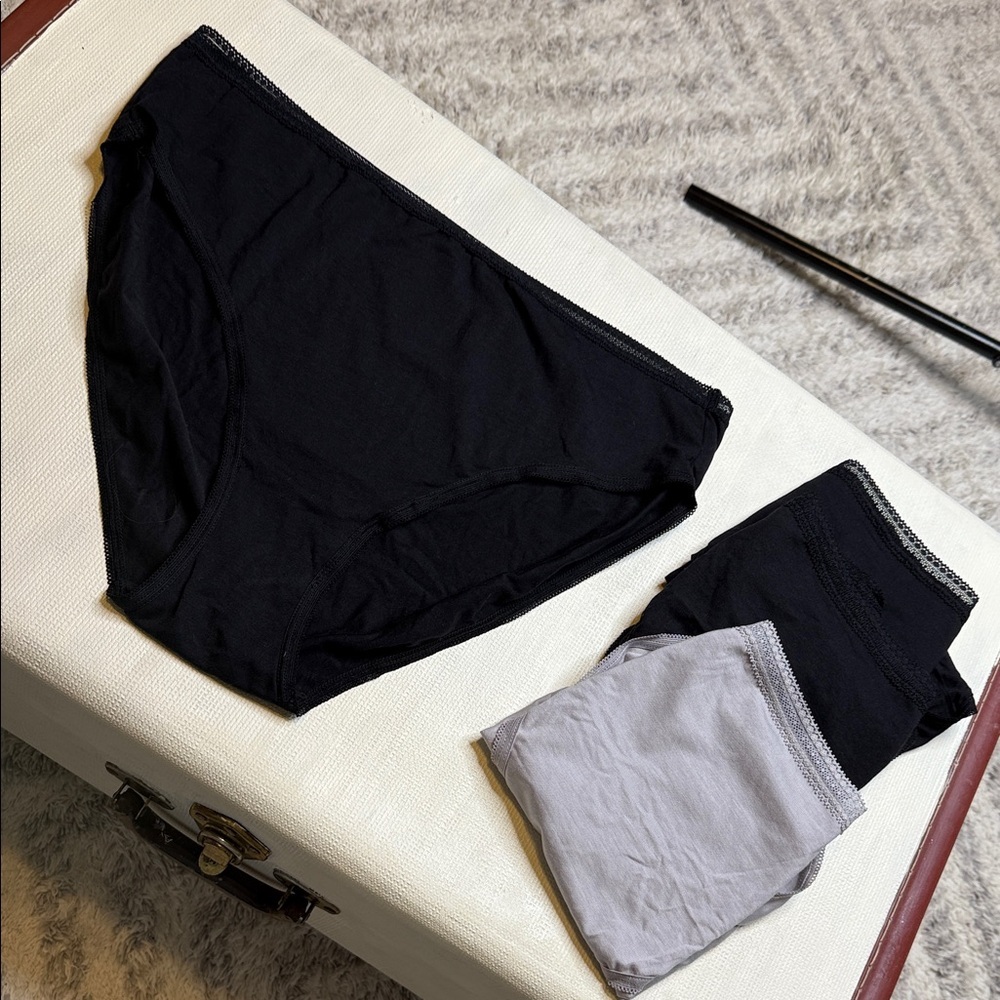 Natori size XL Black and Gray ladies underwear/ panties X4 NWOT